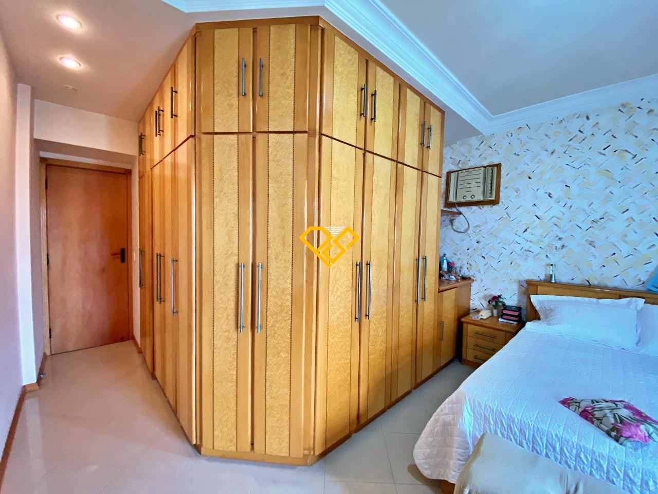 Apartamento à venda no Ponta da Praia: Suíte 1