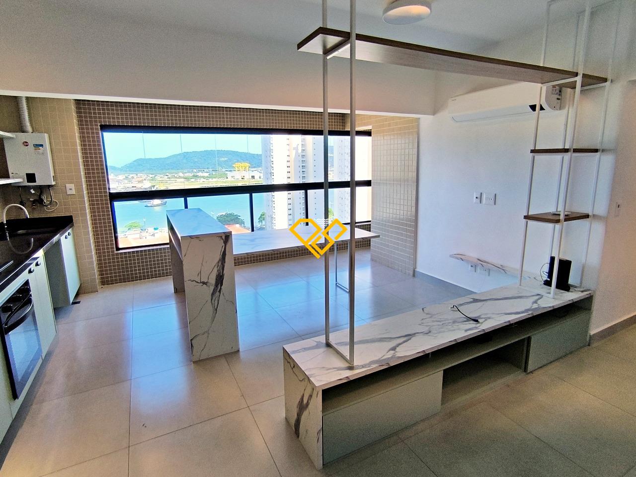 Apartamento à venda no Ponta da Praia: Sala, cozinha e varanda