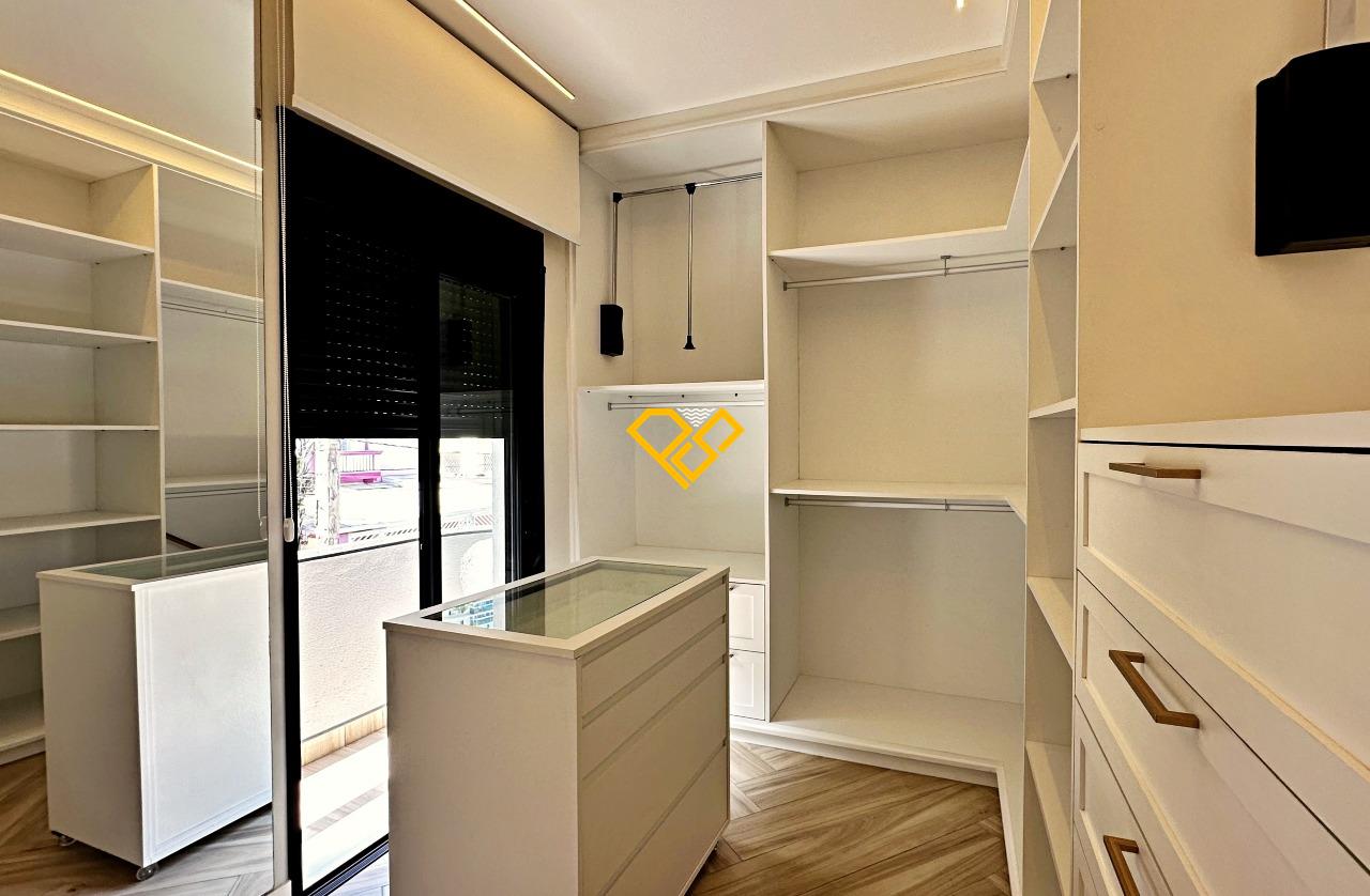 Sobrado à venda no Gonzaga: Dormitório 1 - suíte master - closet