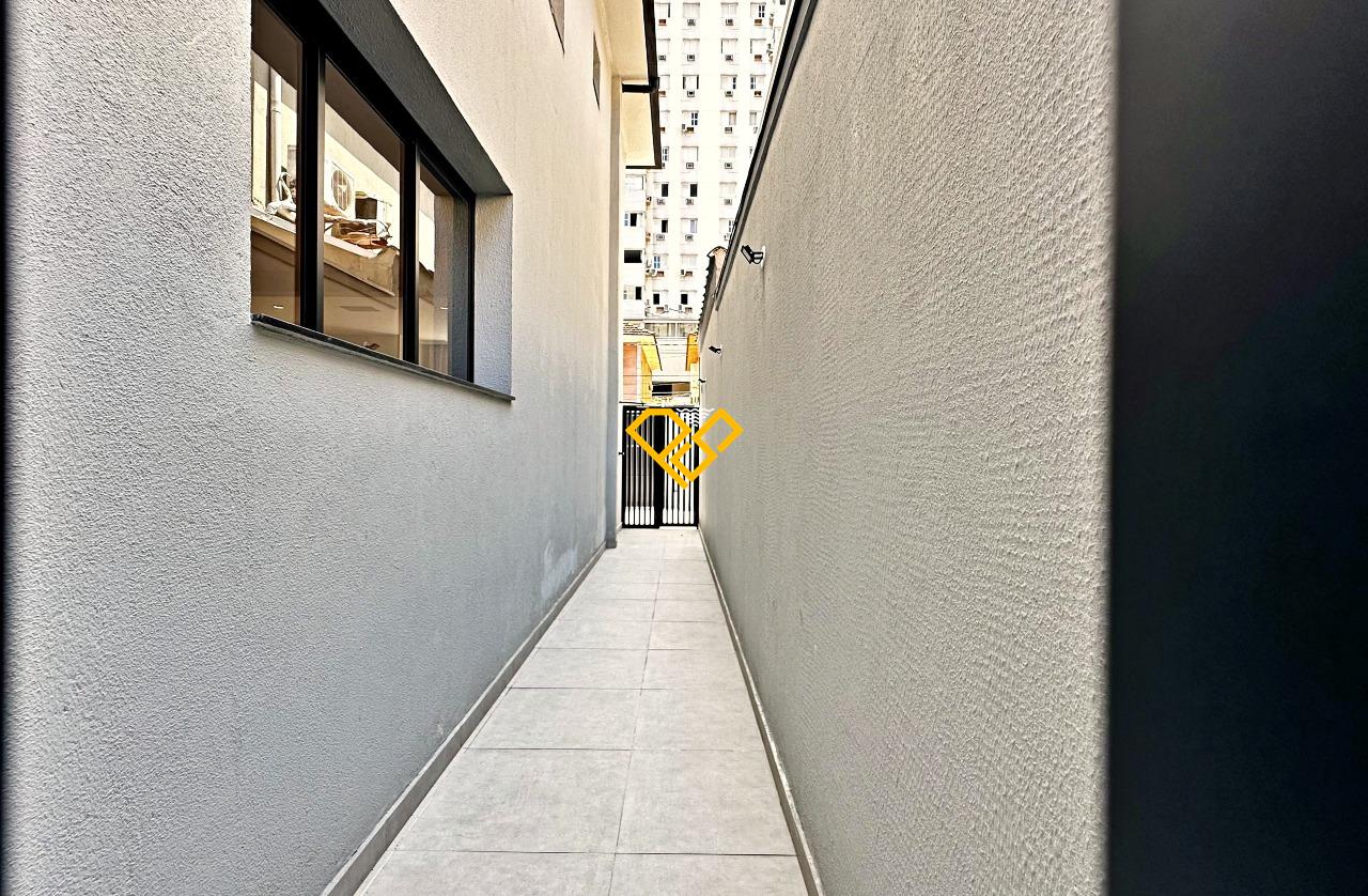 Sobrado à venda no Gonzaga: Quintal lateral