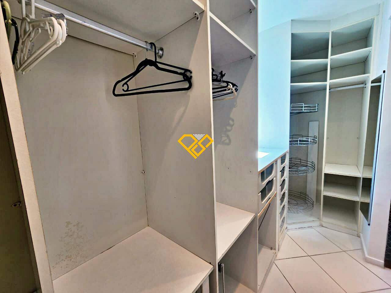 Apartamento Duplex para aluguel no Gonzaga: Closet