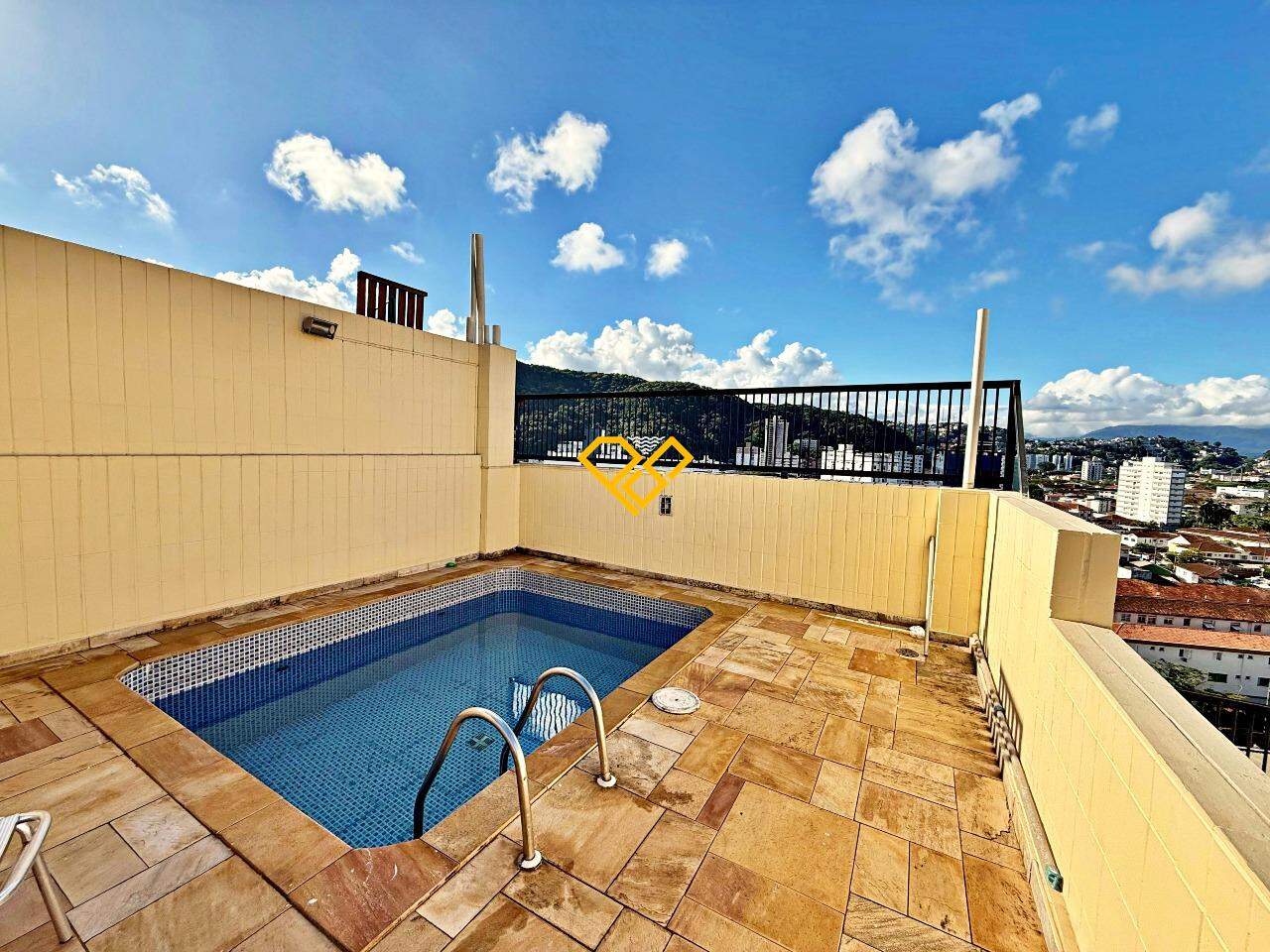 Cobertura à venda no Campo Grande: Piscina