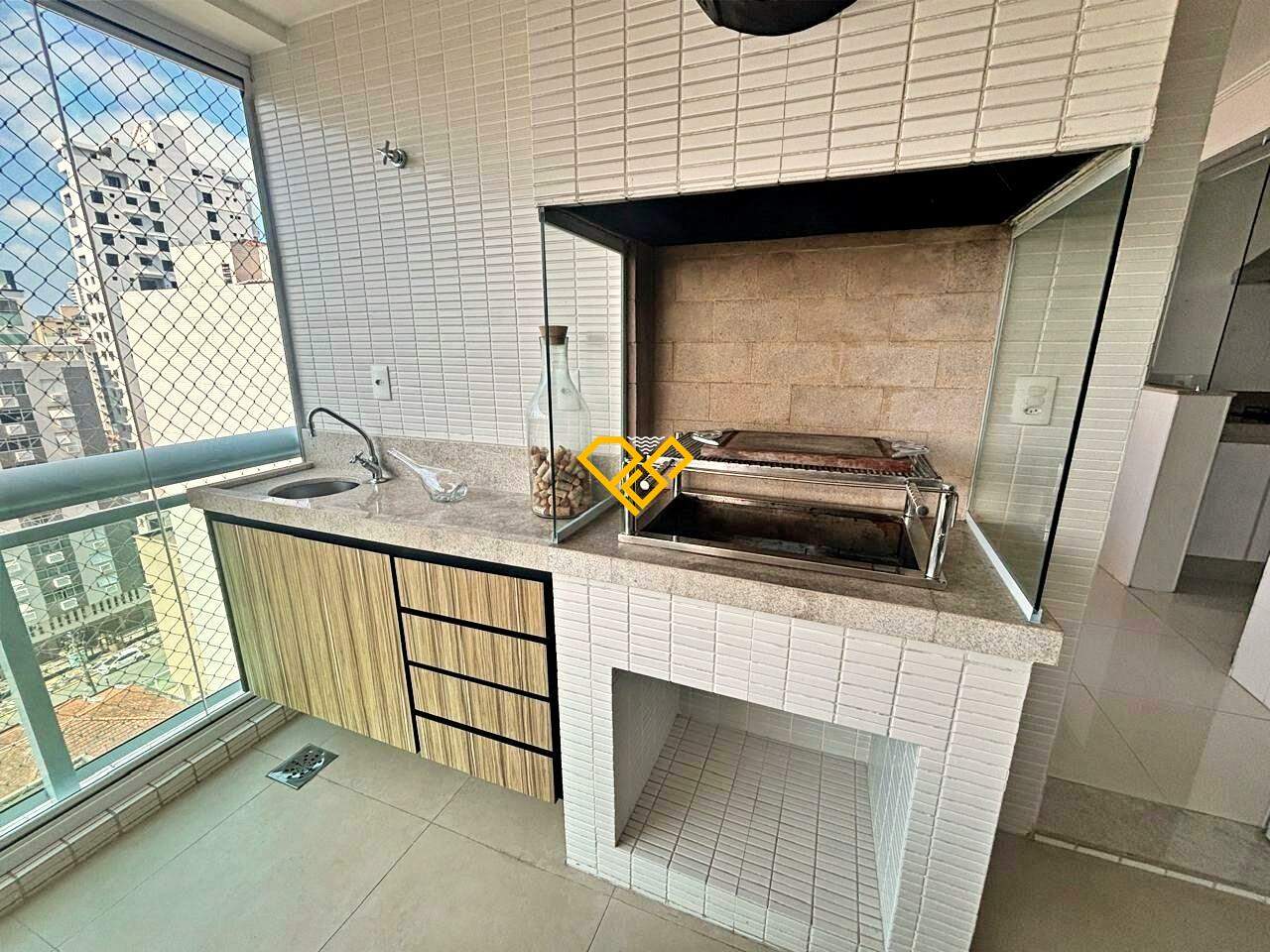 Apartamento para aluguel no Aparecida: Varanda com churrasqueira