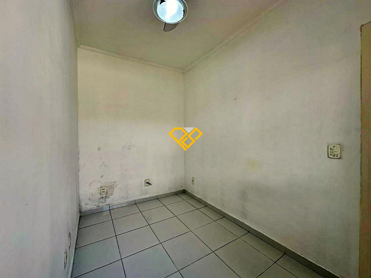 Sobrado à venda no Embaré: Edícula - Sala