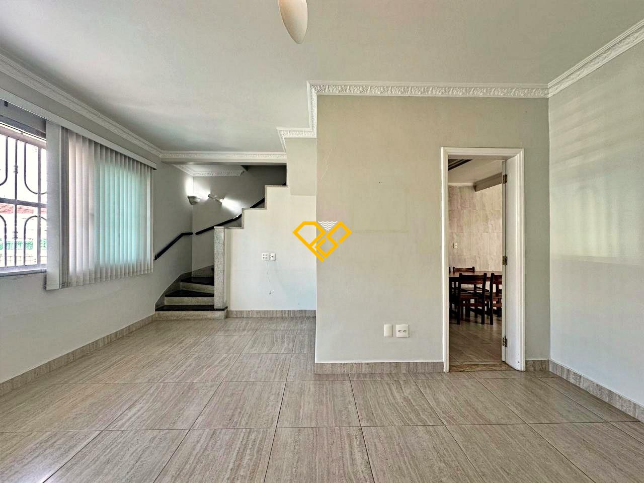 Sobrado à venda no Embaré: Sala