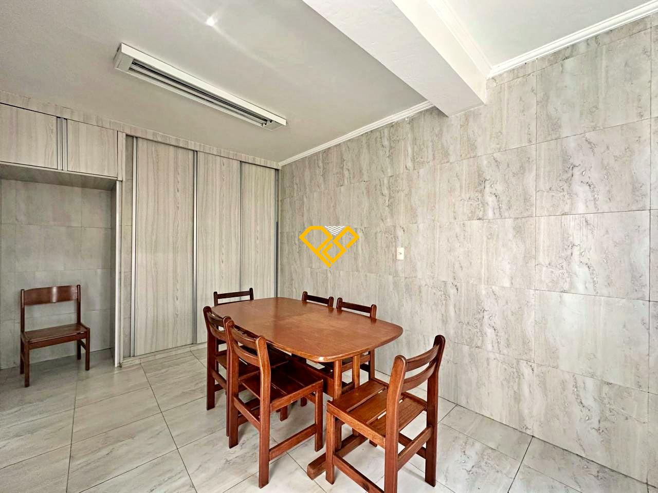 Sobrado à venda no Embaré: Cozinha