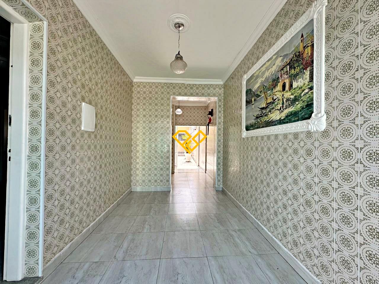 Sobrado à venda no Embaré: Garagem