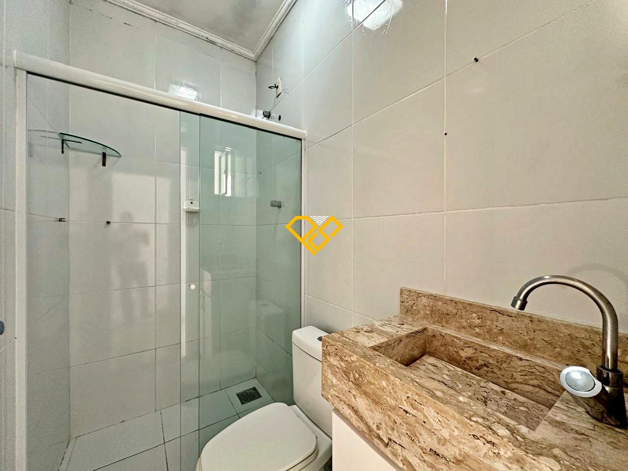 Sobrado à venda no Embaré: Edícula - wc social