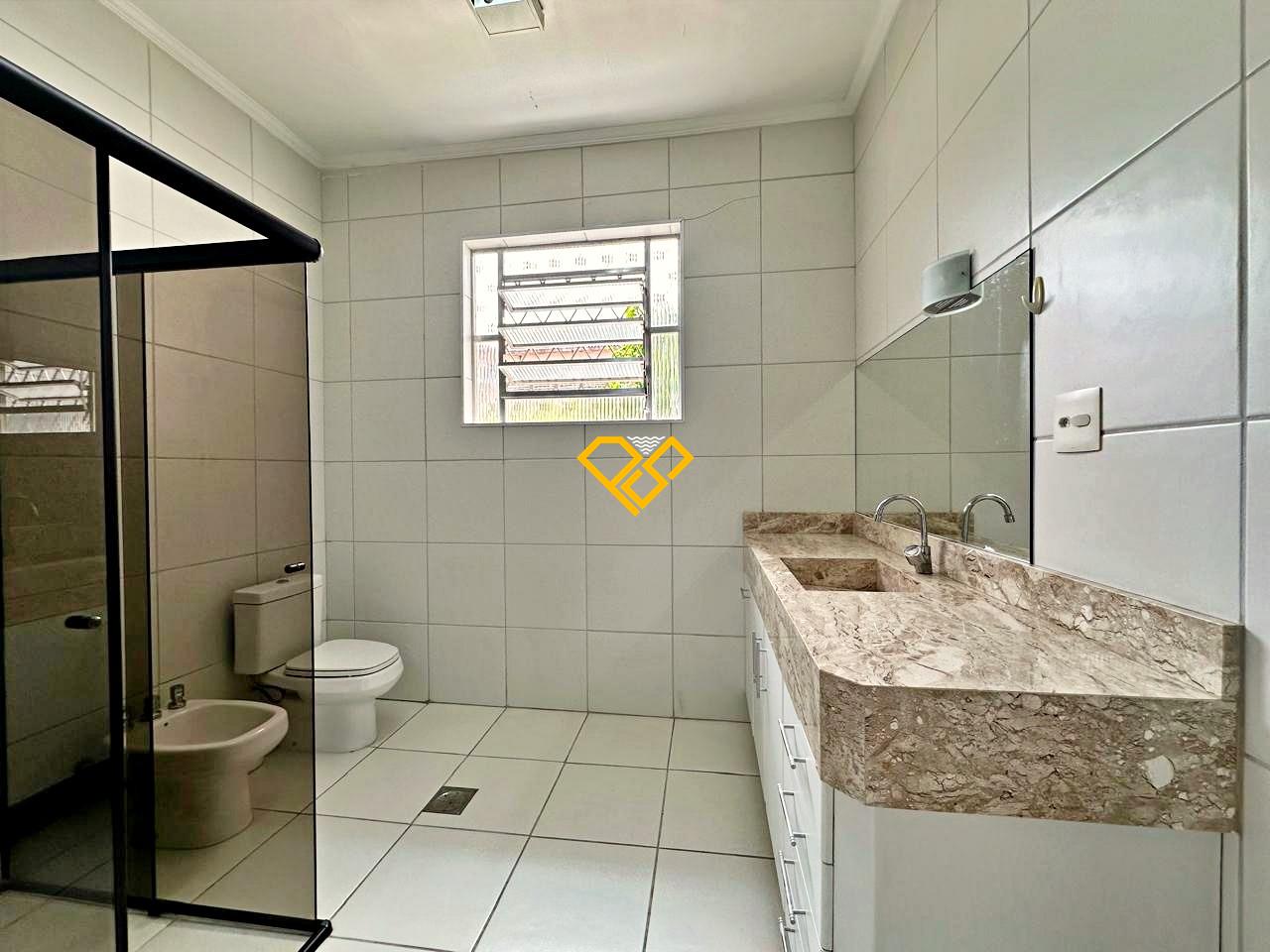 Sobrado à venda no Embaré: Wc social