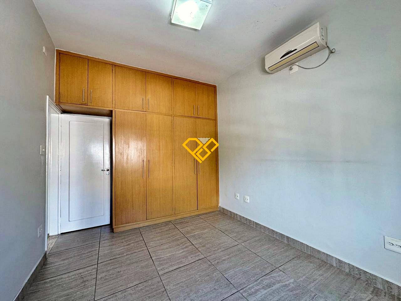 Sobrado à venda no Embaré: Dormitório 1