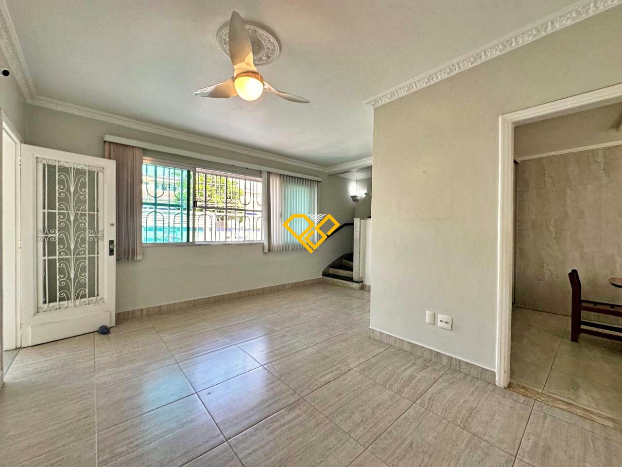 Sobrado à venda no Embaré: Sala