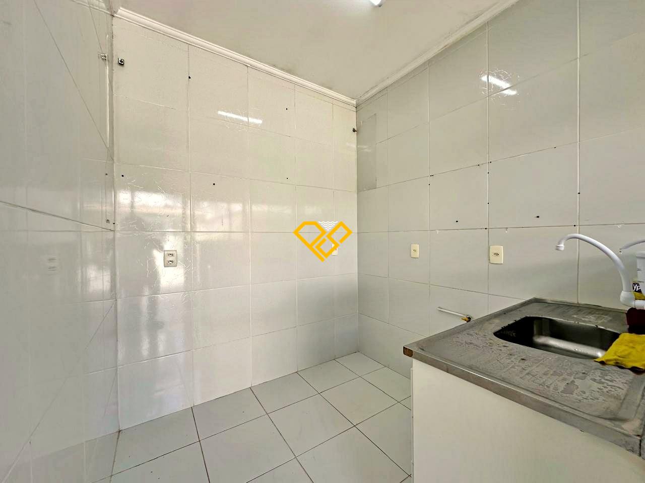 Sobrado à venda no Embaré: Edícula - cozinha