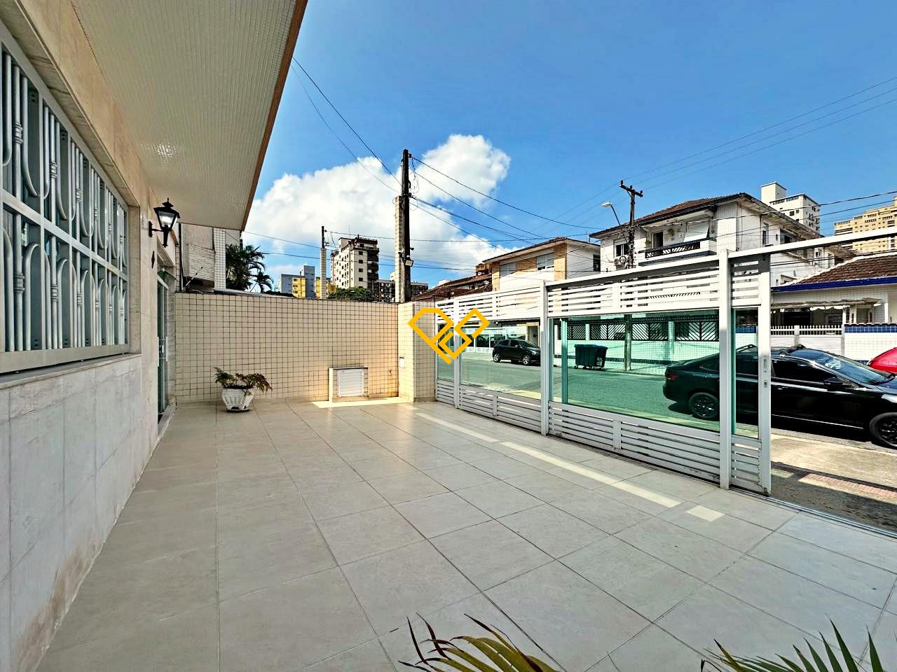 Sobrado à venda no Embaré: Garagem