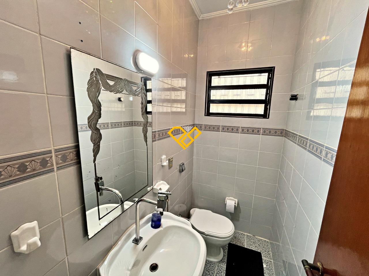 Sobrado à venda no Embaré: Lavabo