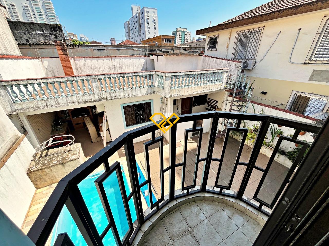 Sobrado à venda no Embaré: Varanda