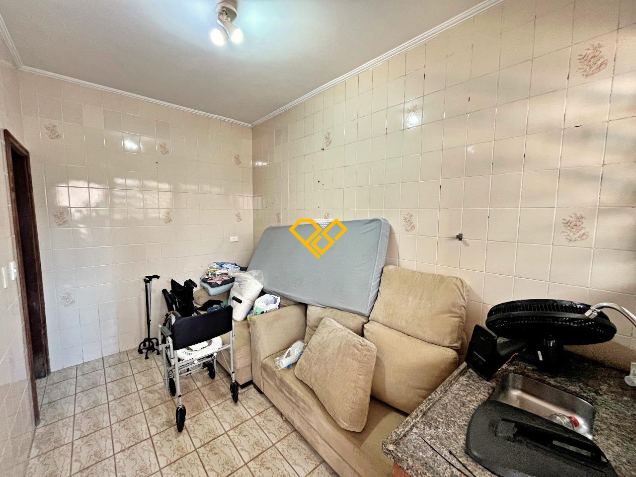 Sobrado à venda no Embaré: Edícula - cozinha