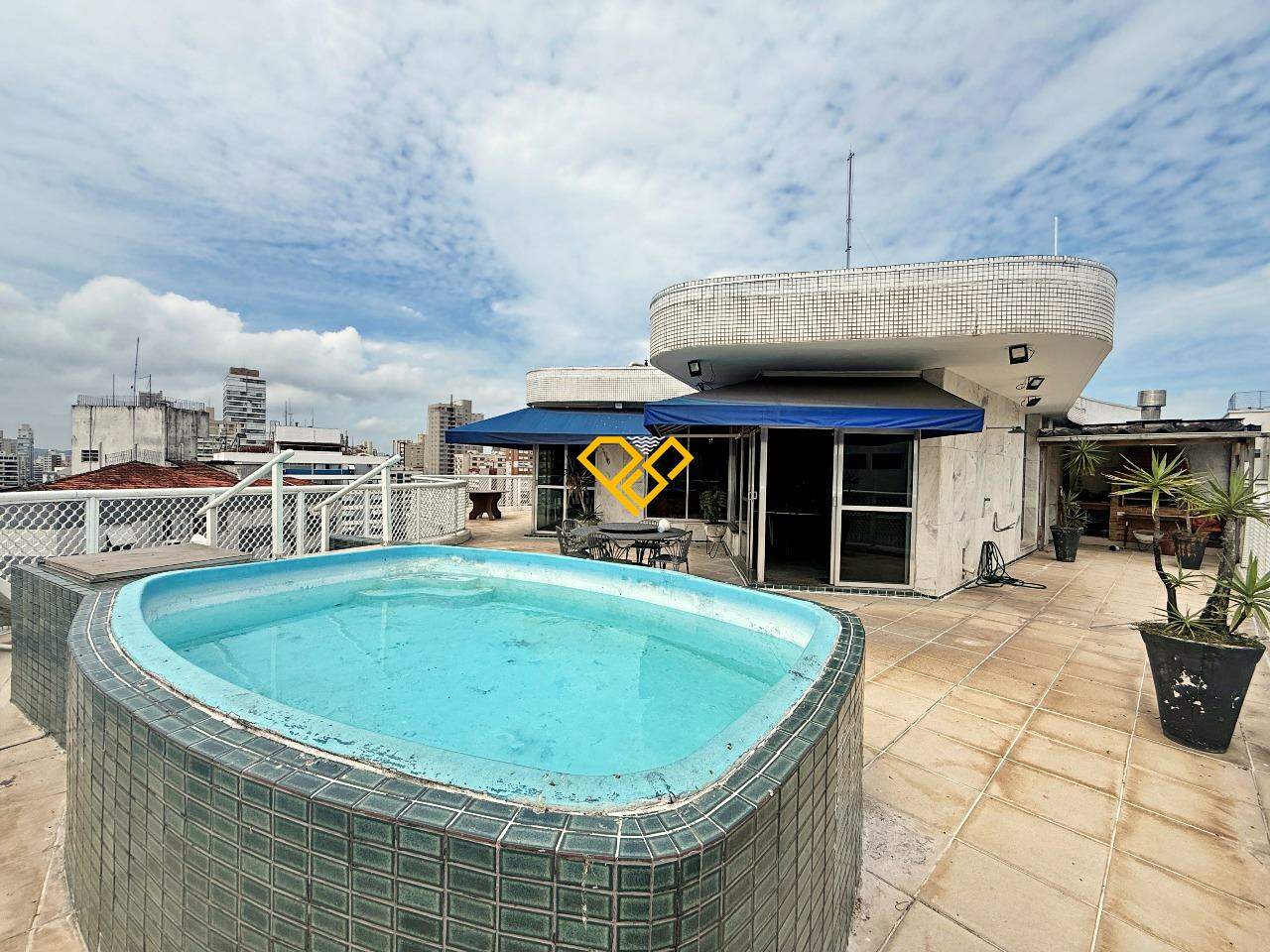 Cobertura para aluguel no Gonzaga: Piscina