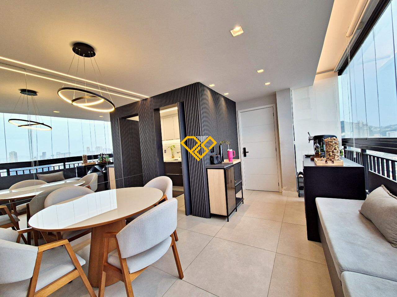 Apartamento à venda no Marapé: Vaarnda e sala