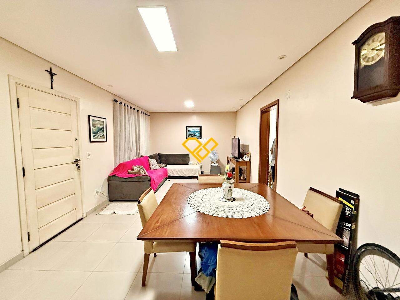 Casa em Condomínio à venda no Ponta da Praia: Sala