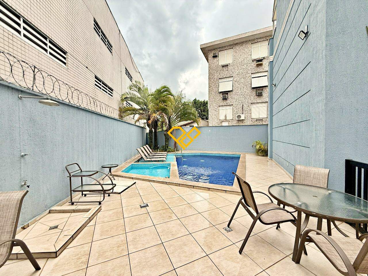 Casa em Condomínio à venda no Ponta da Praia: Piscina