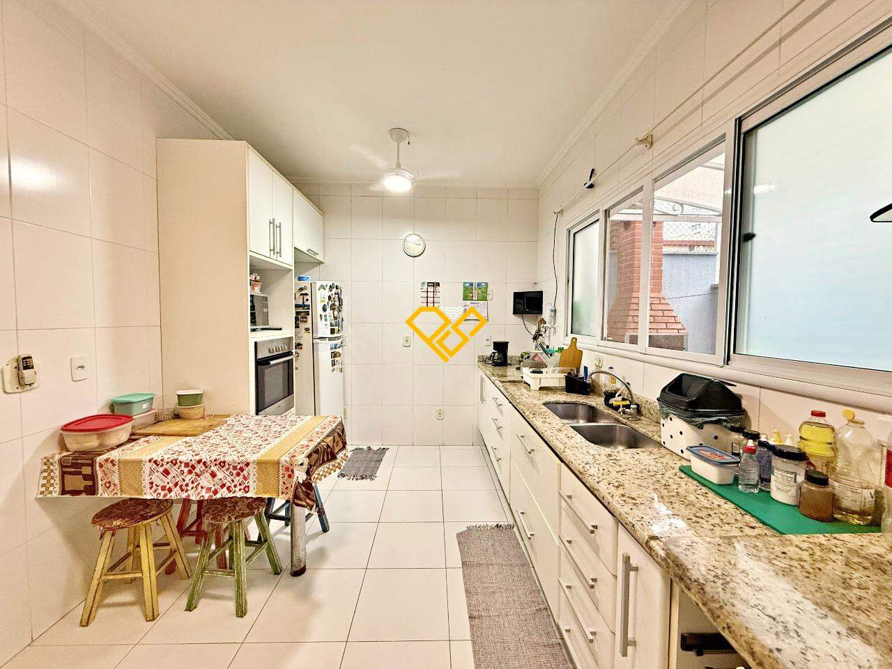 Casa em Condomínio à venda no Ponta da Praia: Cozinha