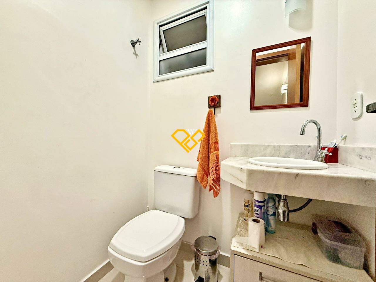 Casa em Condomínio à venda no Ponta da Praia: Lavabo