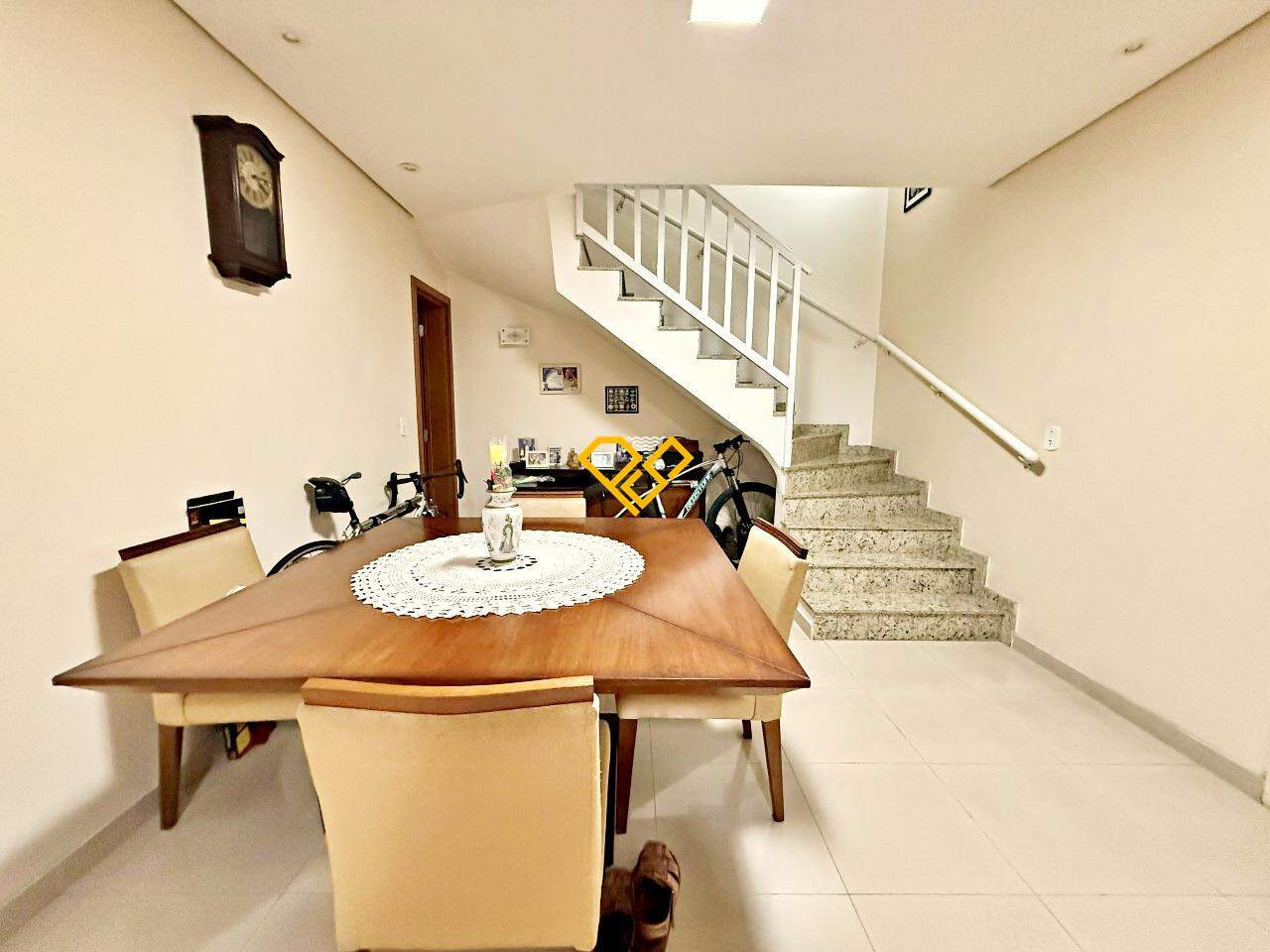 Casa em Condomínio à venda no Ponta da Praia: Sala