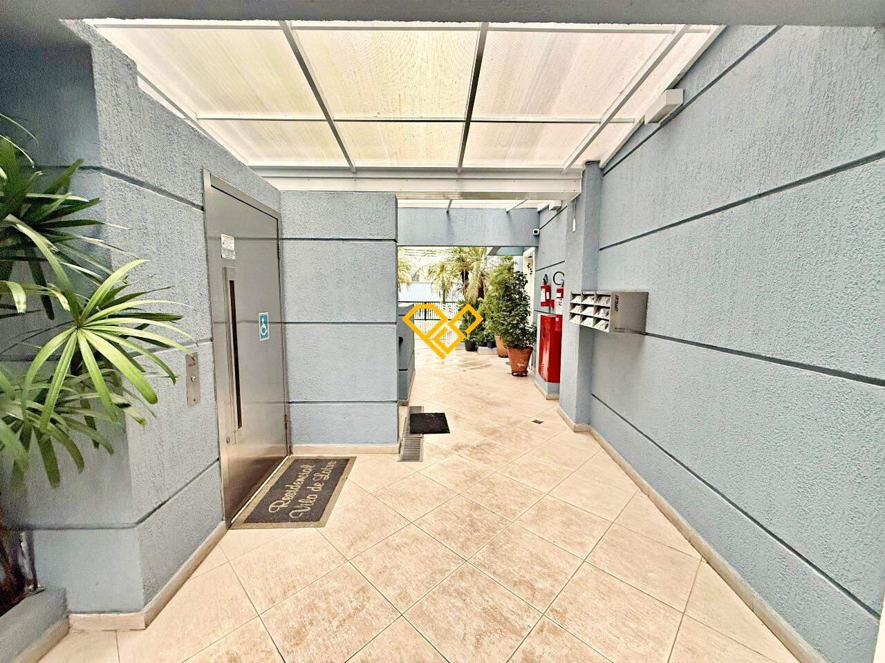 Casa em Condomínio à venda no Ponta da Praia: Elevador do condomínio