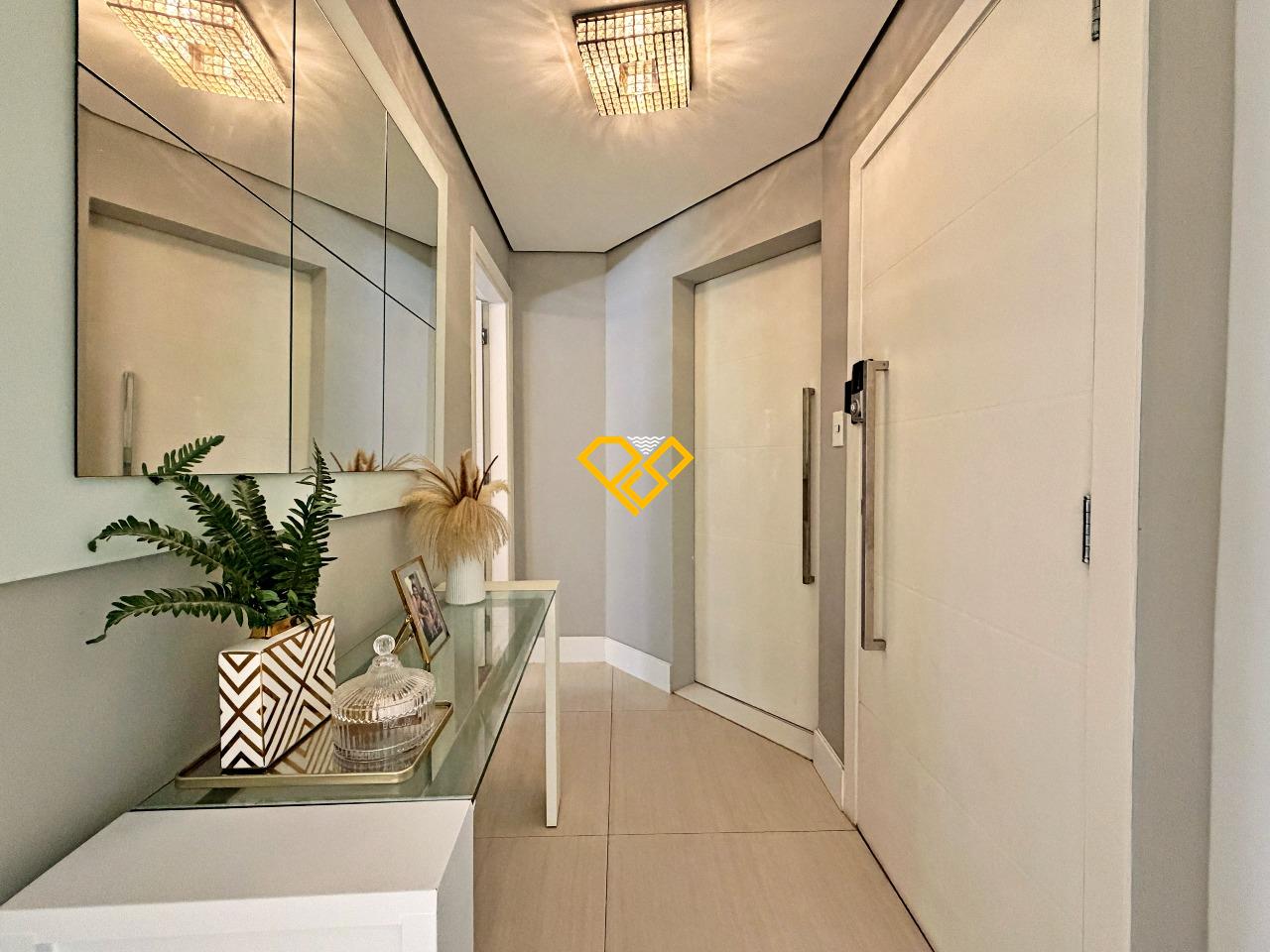 Apartamento Duplex para aluguel no Ponta da Praia: Entrada