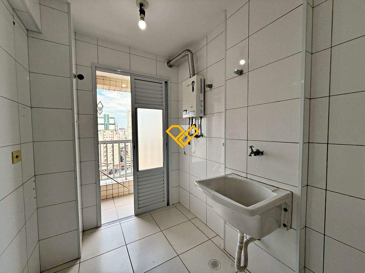 Apartamento à venda no Encruzilhada: ÁRea de serviço