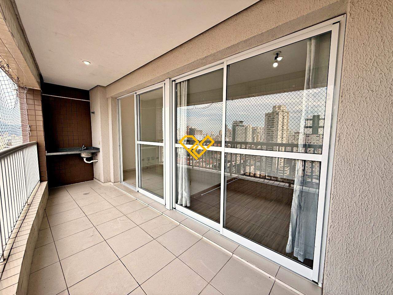 Apartamento à venda no Encruzilhada: Varanda