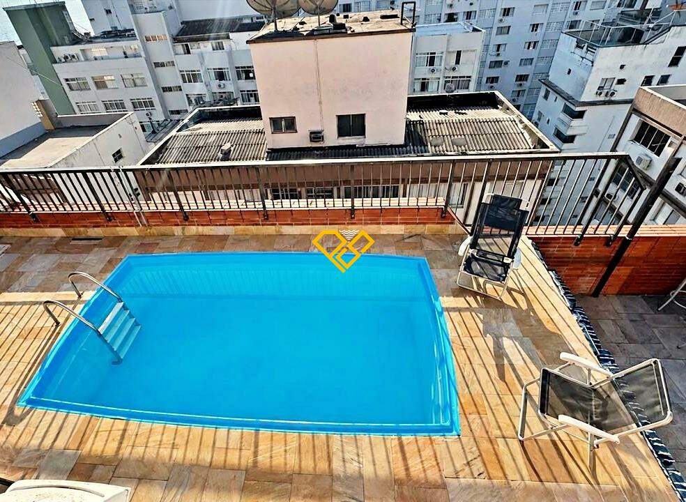 Cobertura à venda no Embaré: Piscina
