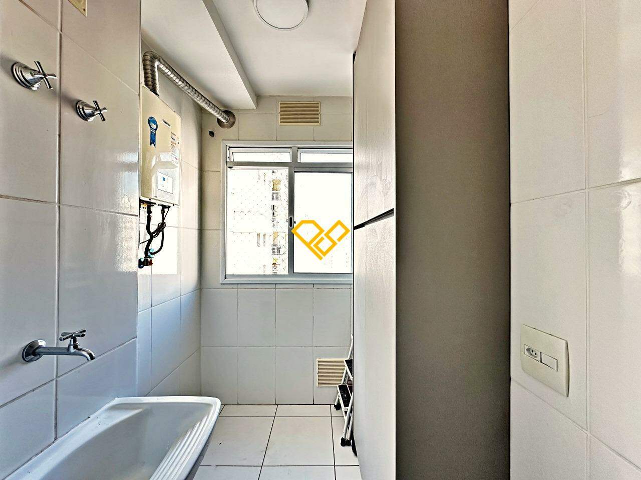 Apartamento para aluguel no Marapé: Área de serviço