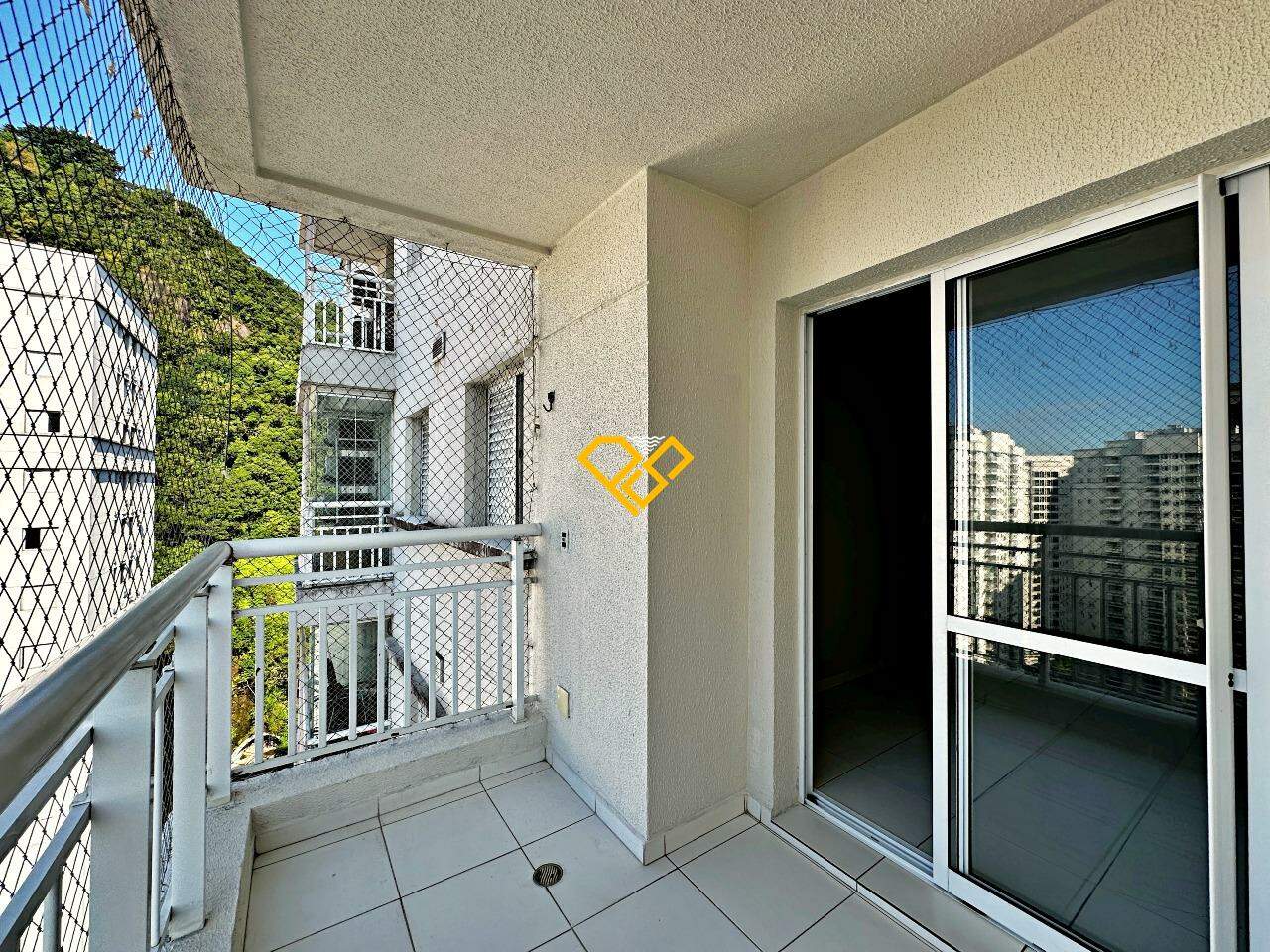Apartamento para aluguel no Marapé: Varanda