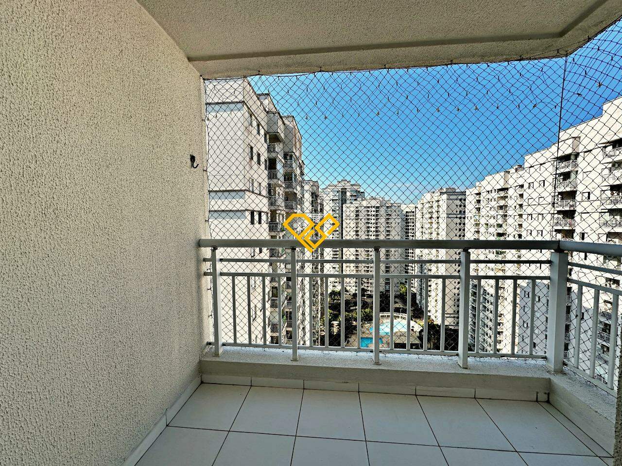 Apartamento para aluguel no Marapé: Varanda