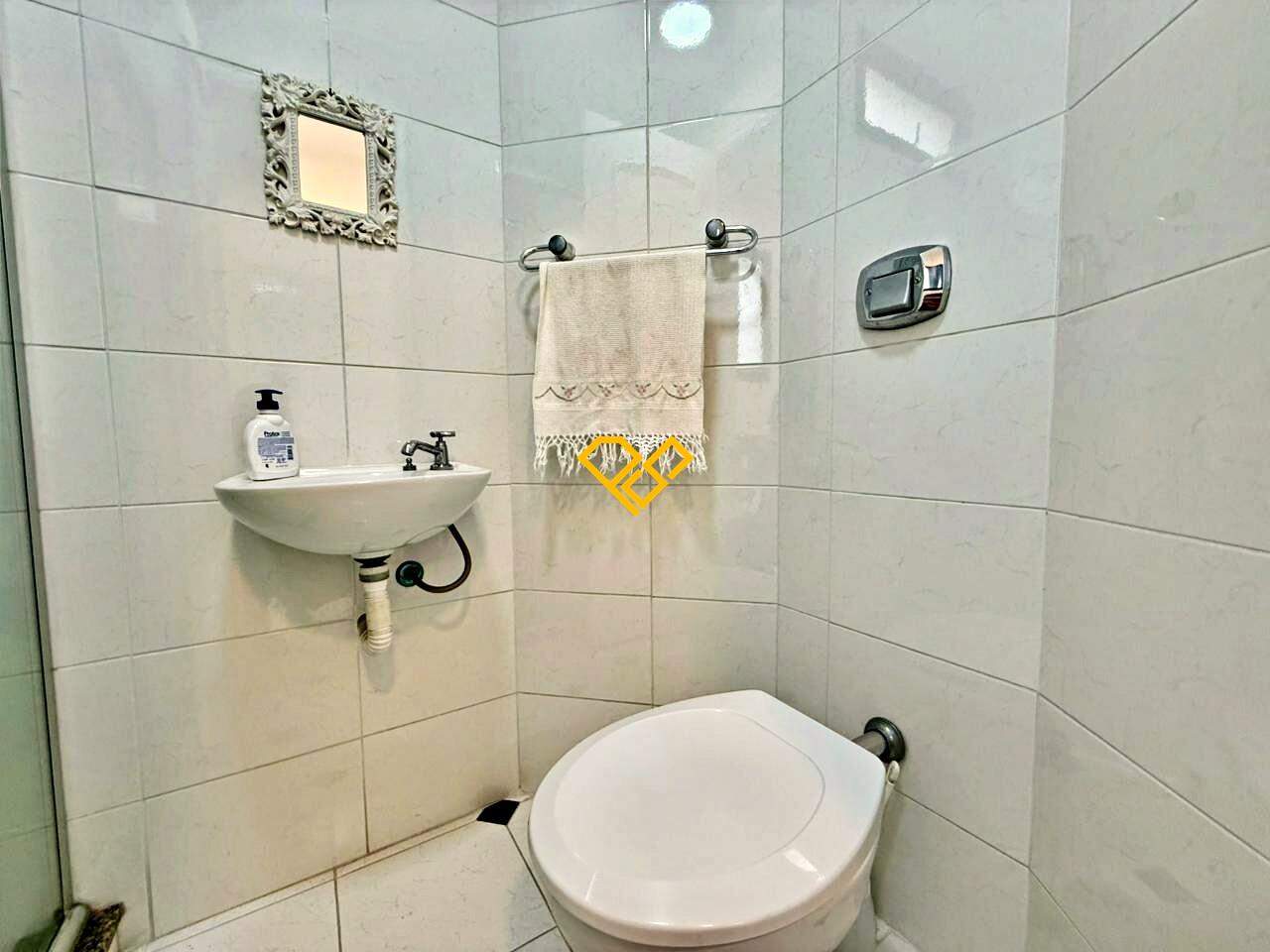 Apartamento à venda no Gonzaga: Wc de serviço