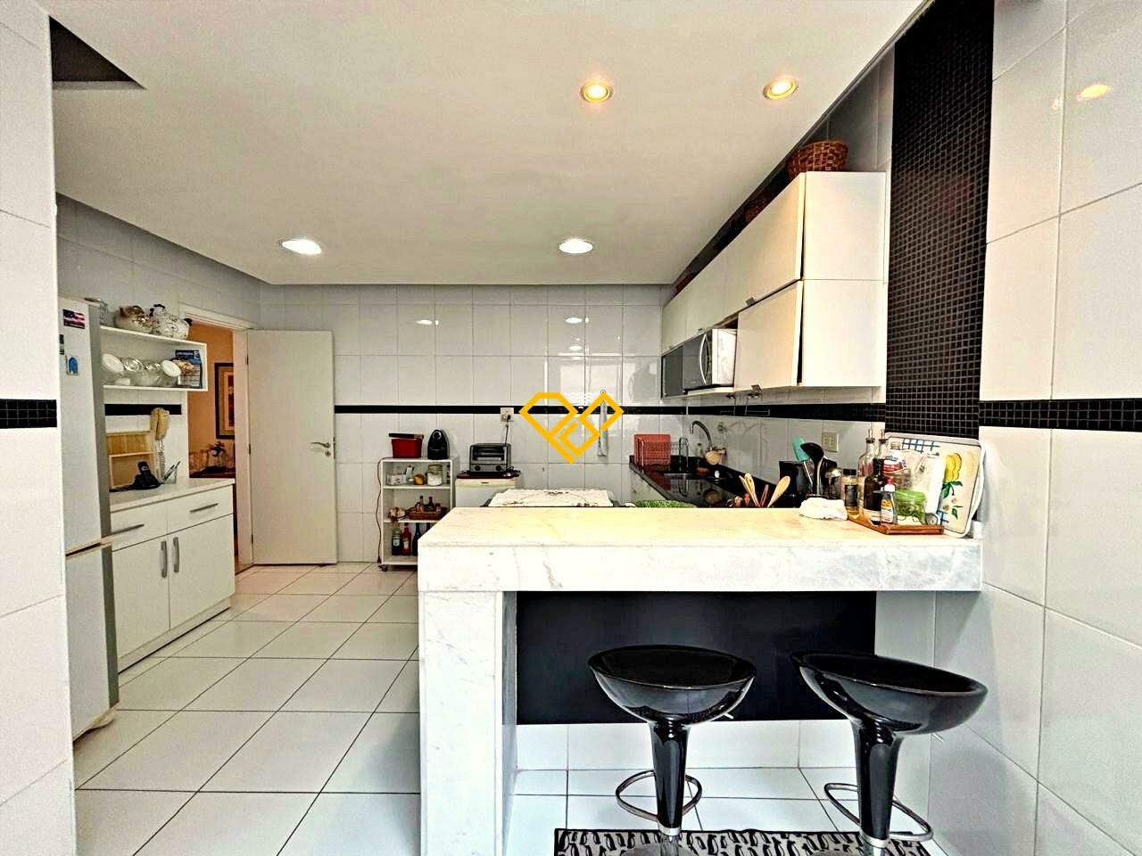 Apartamento à venda no Gonzaga: Cozinha