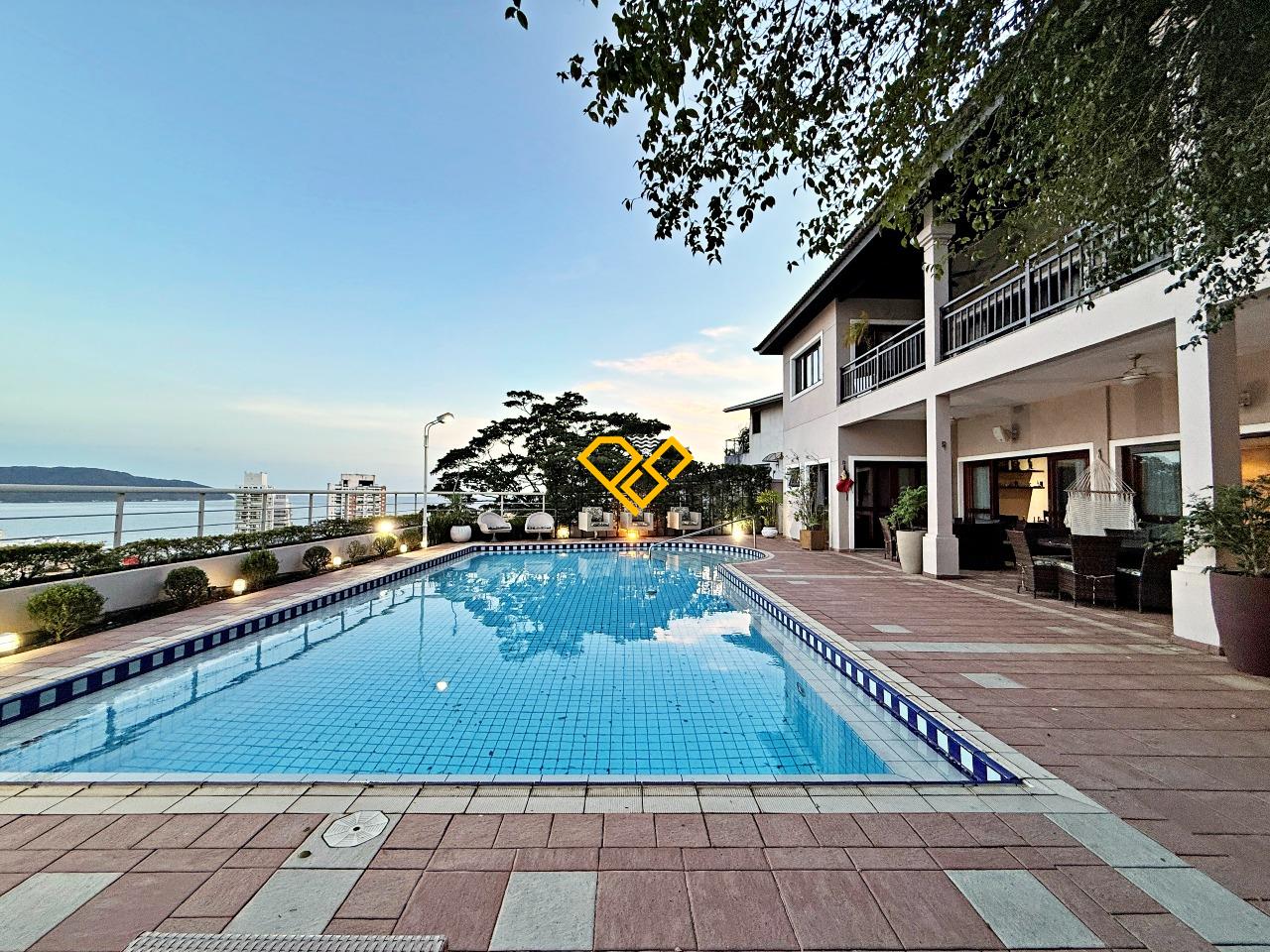 Casa à venda no Santa Terezinha: Piscina