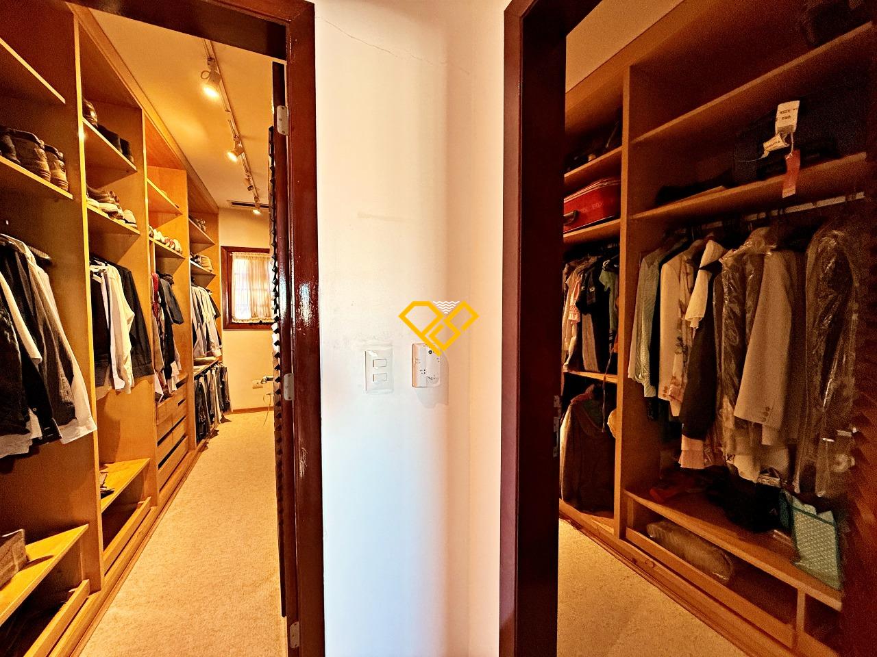 Casa à venda no Santa Terezinha: Closets Dormitório 4