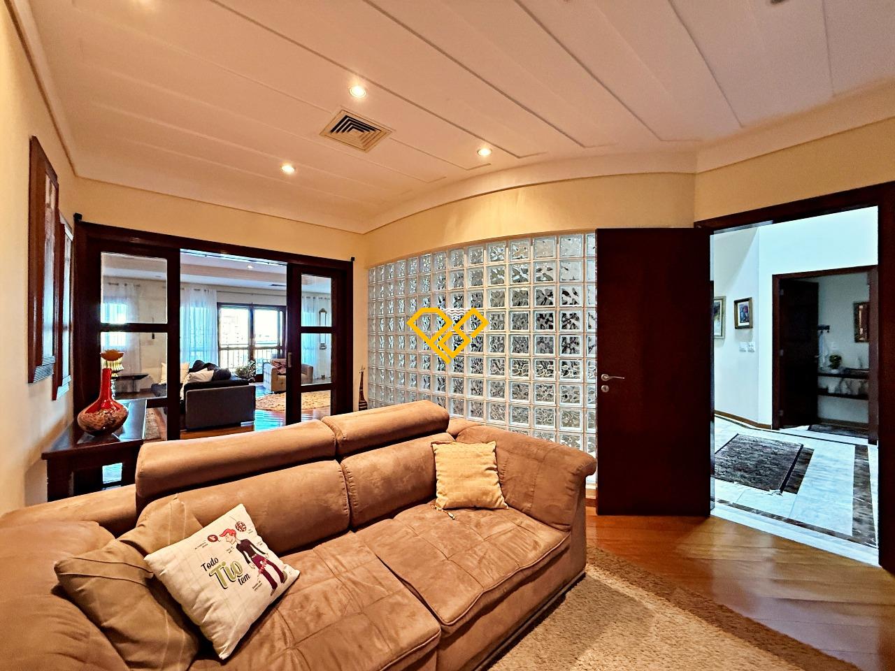 Casa à venda no Santa Terezinha: Sala de TV térreo