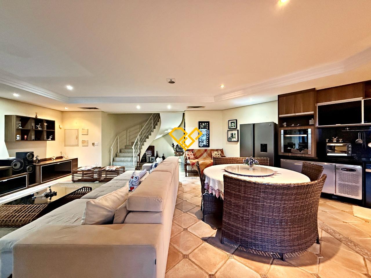 Casa à venda no Santa Terezinha: Sala piso inferior