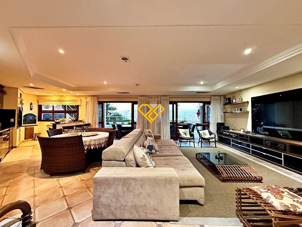 Casa à venda no Santa Terezinha: Sala piso inferior