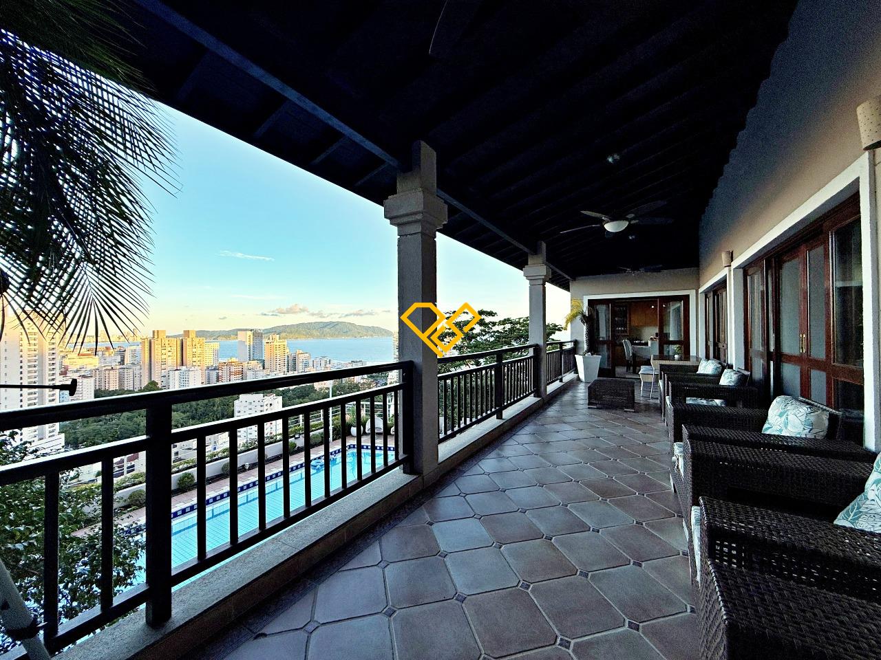 Casa à venda no Santa Terezinha: Varanda térreo