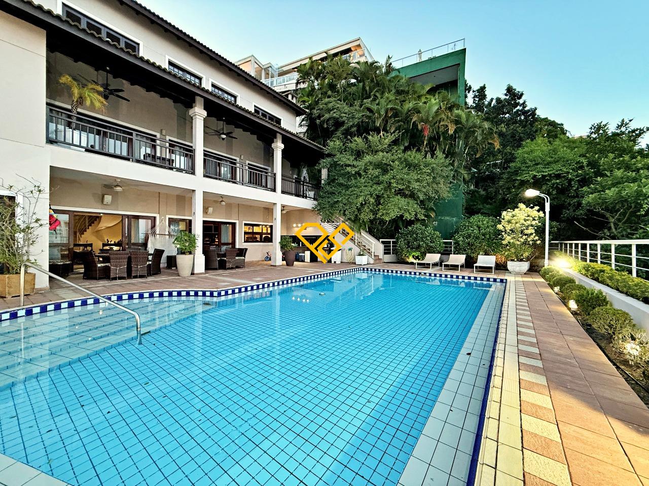Casa à venda no Santa Terezinha: Piscina