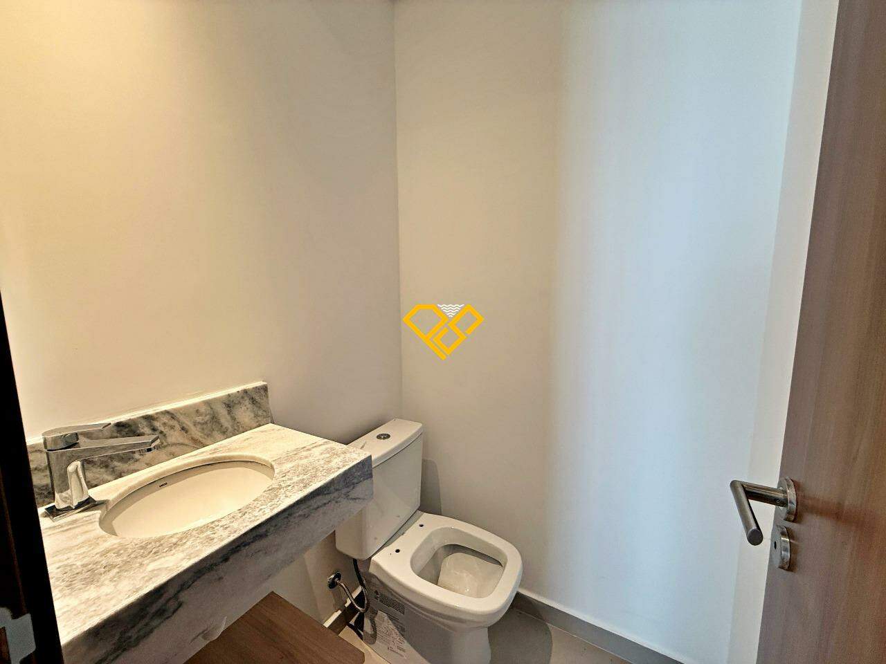 Apartamento à venda no Boqueirão: Lavabo