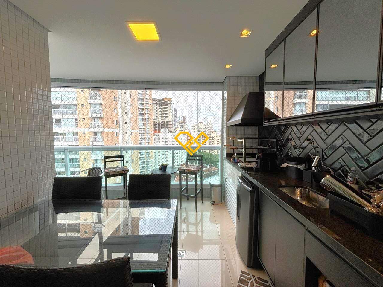 Apartamento à venda no Gonzaga: Varanda com churrasqueira