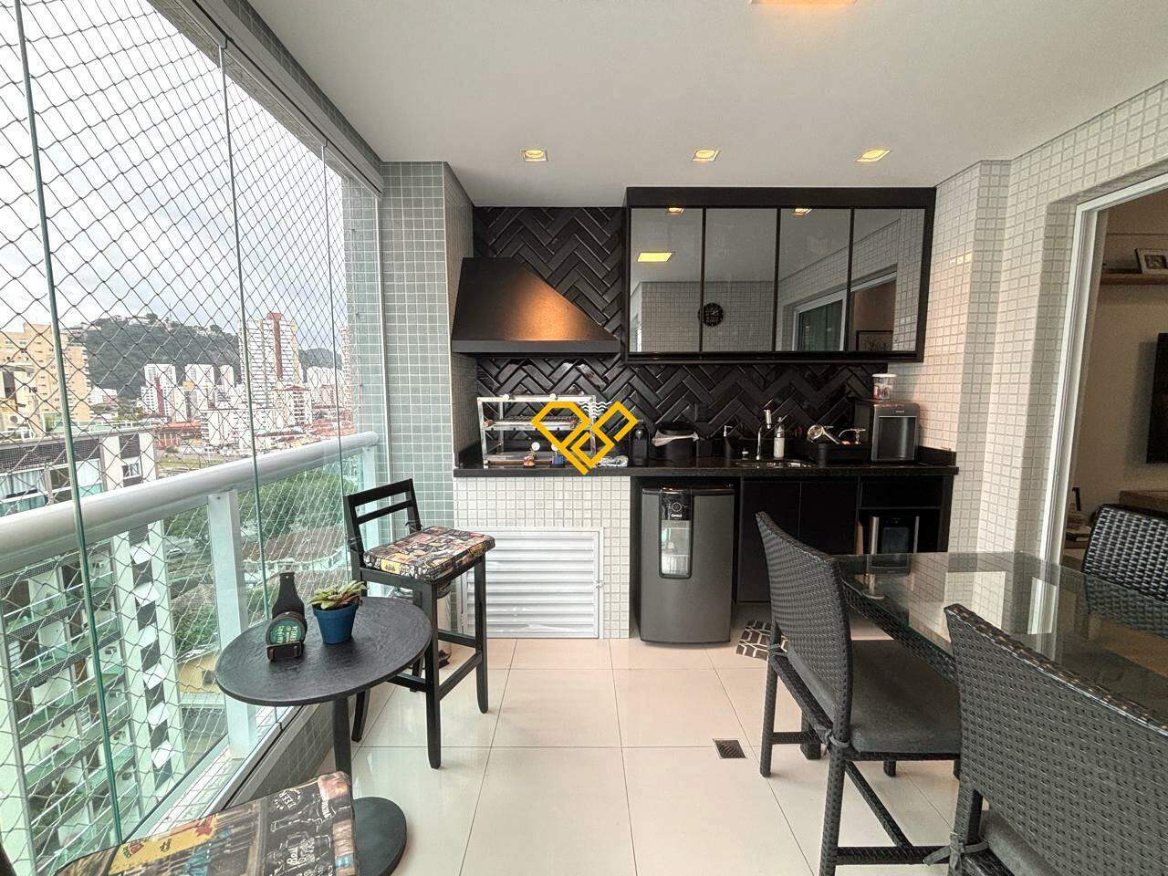 Apartamento à venda no Gonzaga: Varanda com churrasqueira