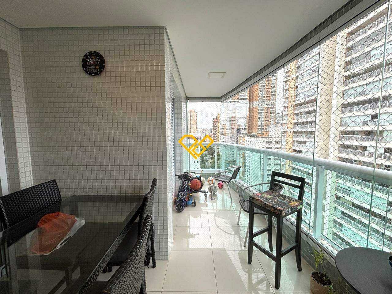 Apartamento à venda no Gonzaga: Varanda com churrasqueira