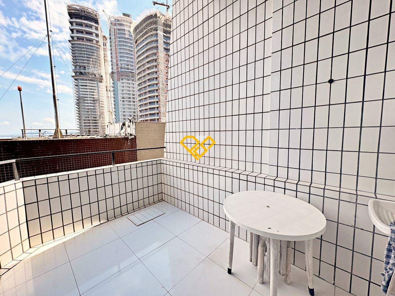 Apartamento Duplex à venda no Ponta da Praia: Varanda