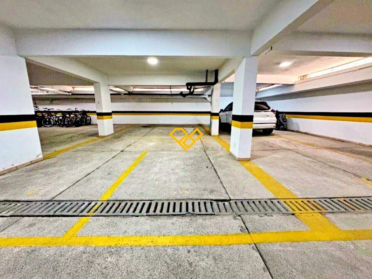 Apartamento à venda no Embaré: Garagem